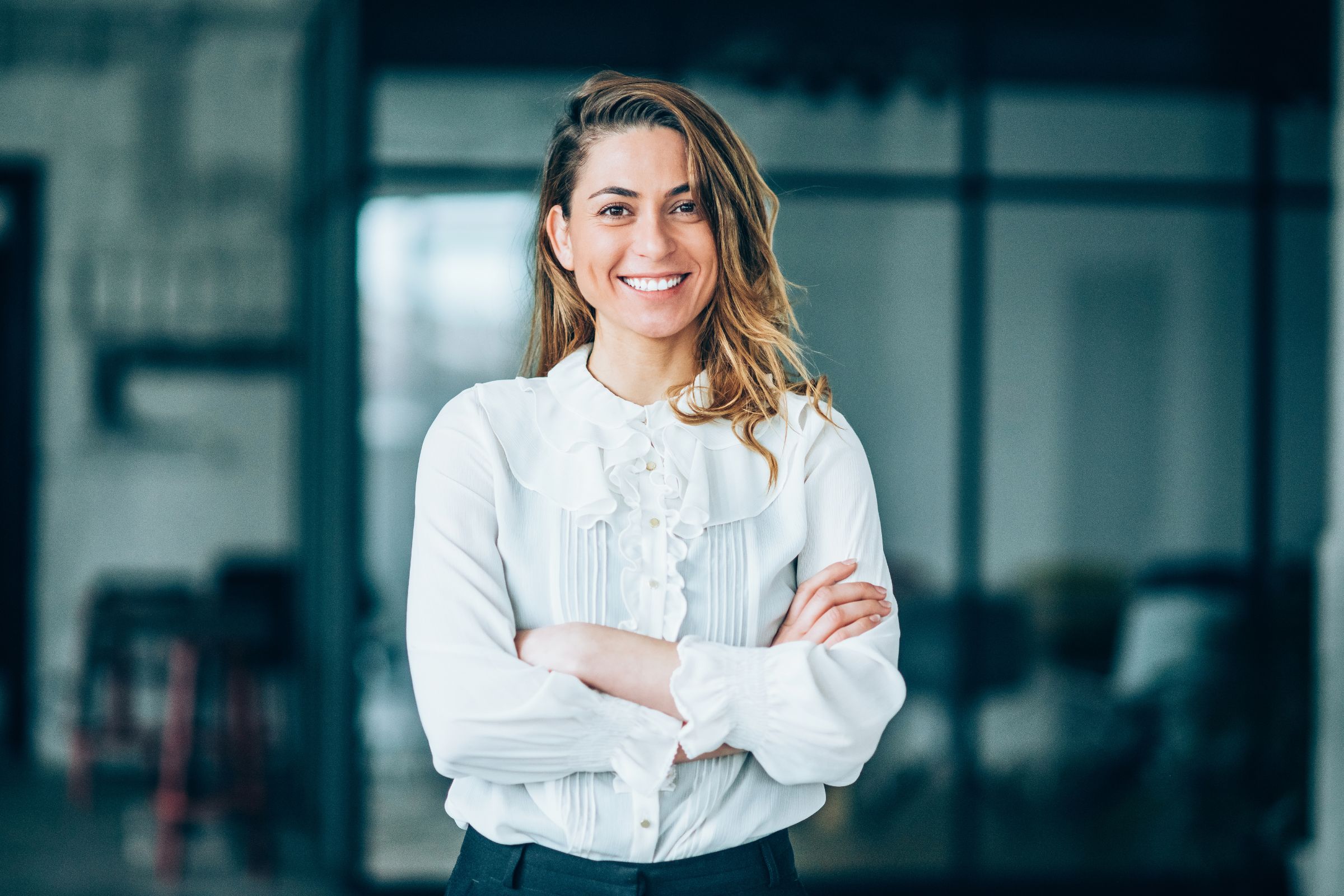 Portrait d’une professionnelle souriante au bureau