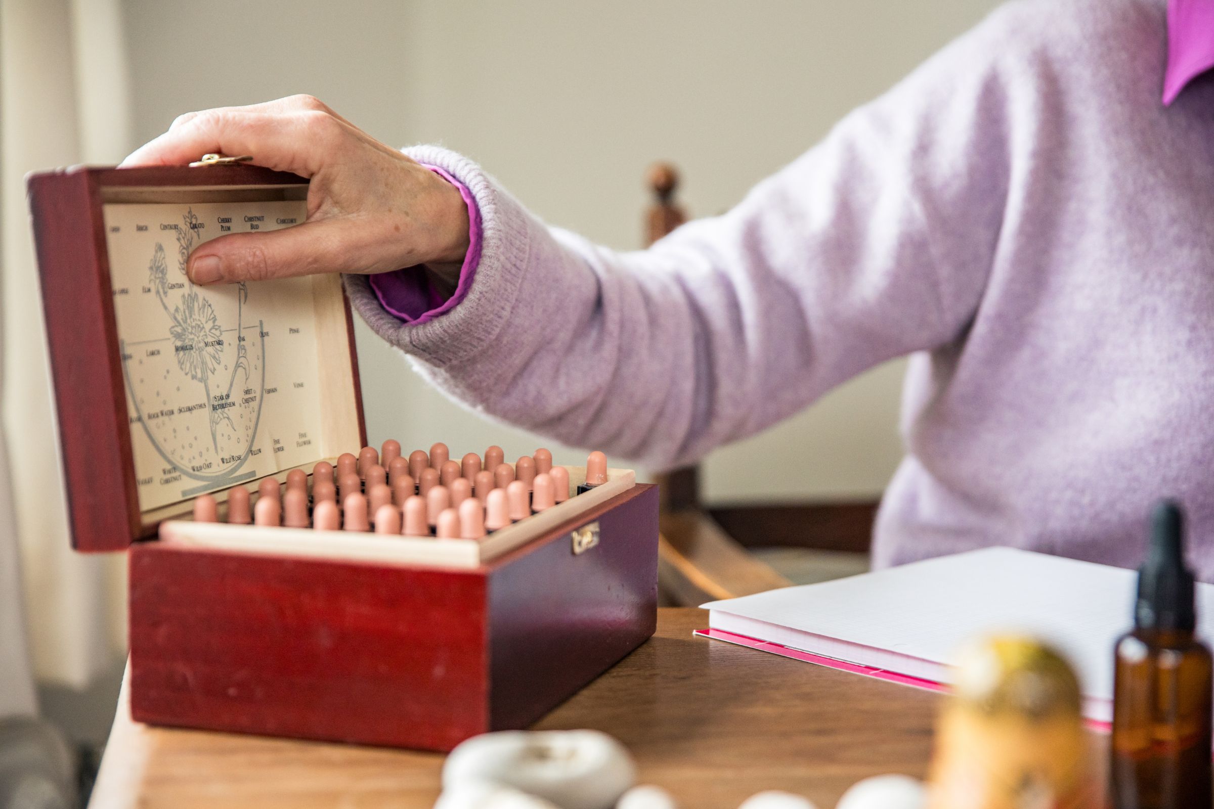 Coffret de flacons de fleurs de Bach présenté par Véronique