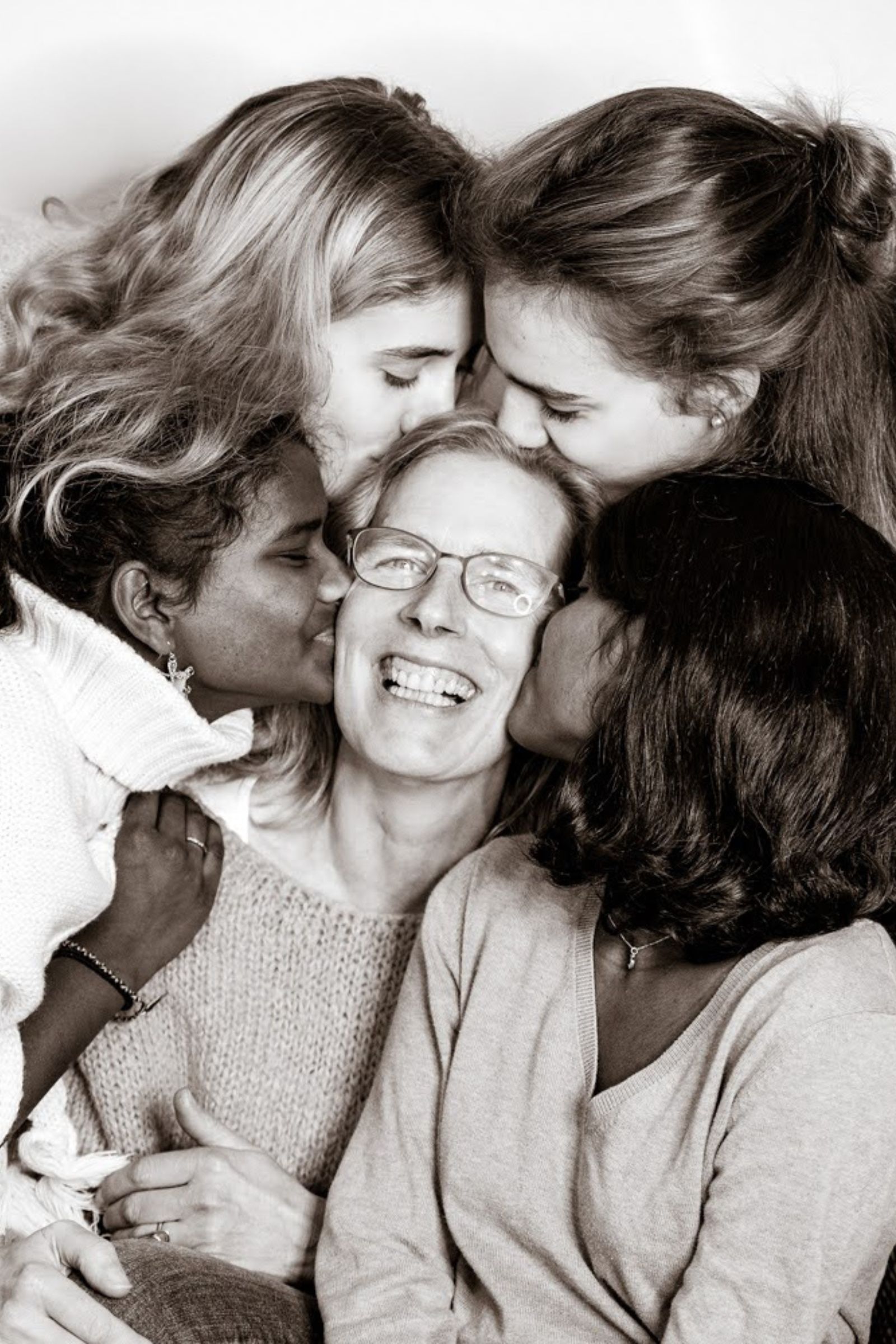 Portrait de Véronique Massard entourée de sa famille